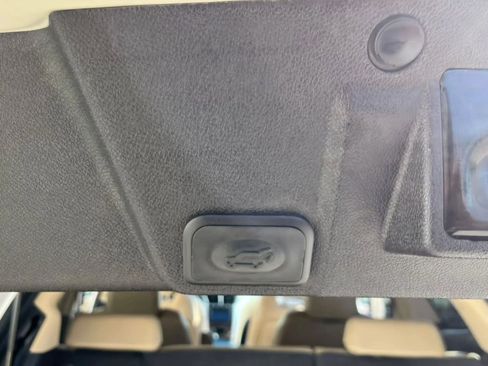 Used 2012 Chevrolet Traverse LTZ FWD image 13