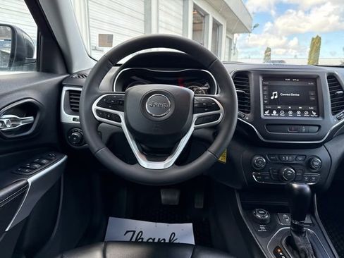 Used 2022 Jeep Cherokee Latitude AWD/4WD image 18