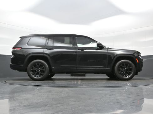 Used 2024 Jeep Grand Cherokee L Laredo image 30