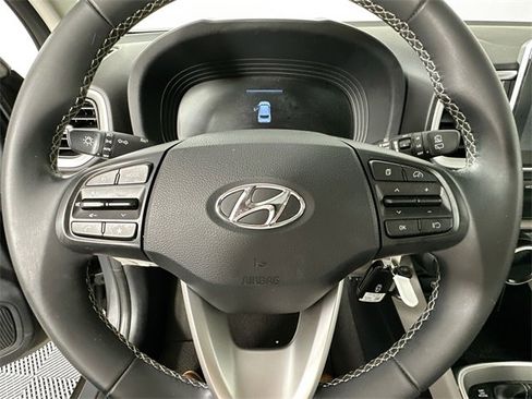 Used 2023 Hyundai Venue SEL image 19