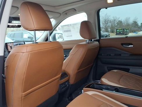 New 2026 Nissan Pathfinder Platinum image 27