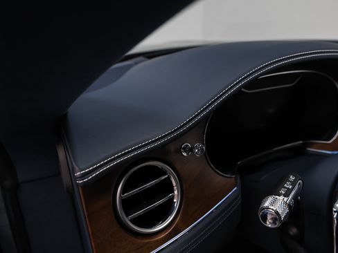 Used 2024 Bentley Continental GT image 41