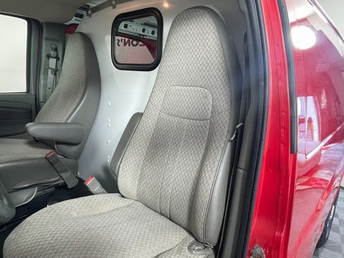 Used 2015 Chevrolet Express 2500 image 22