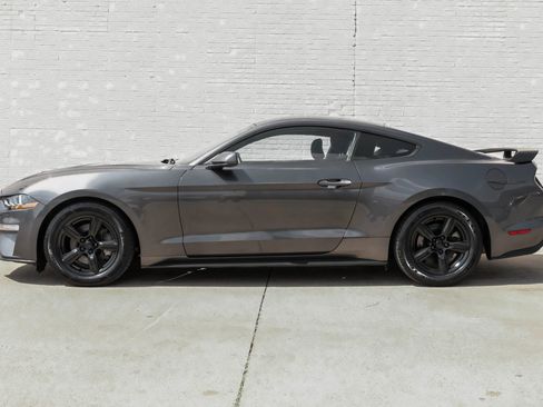 Used 2018 Ford Mustang Coupe RWD image 10