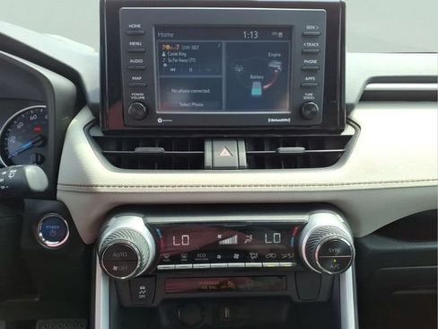 Used 2021 Toyota RAV4 XLE AWD/4WD image 18