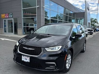 Used 2023 Chrysler Pacifica Touring-L