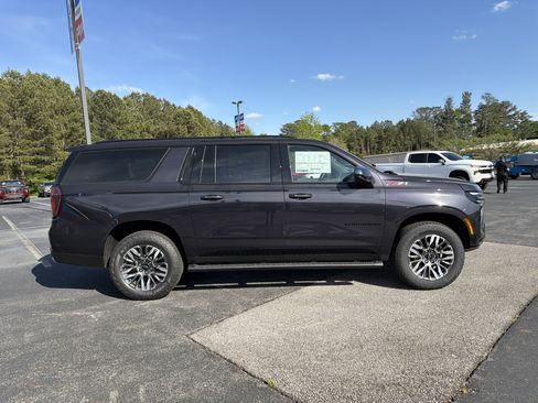 New 2026 Chevrolet Suburban Z71 image 4
