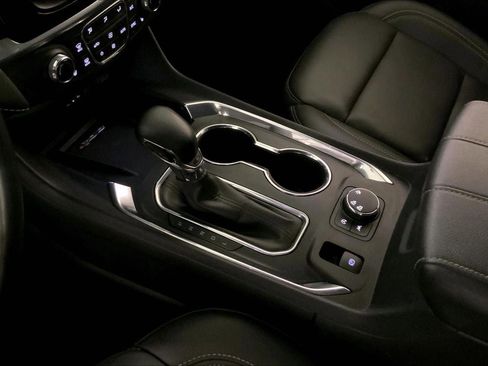 Used 2023 Chevrolet Traverse LT image 17