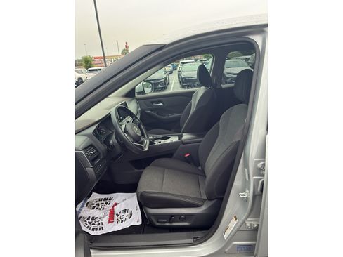 Used 2023 Nissan Rogue SV FWD image 11