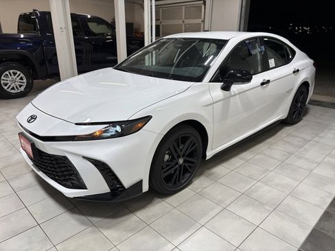 New 2026 Toyota Camry Hybrid image 1