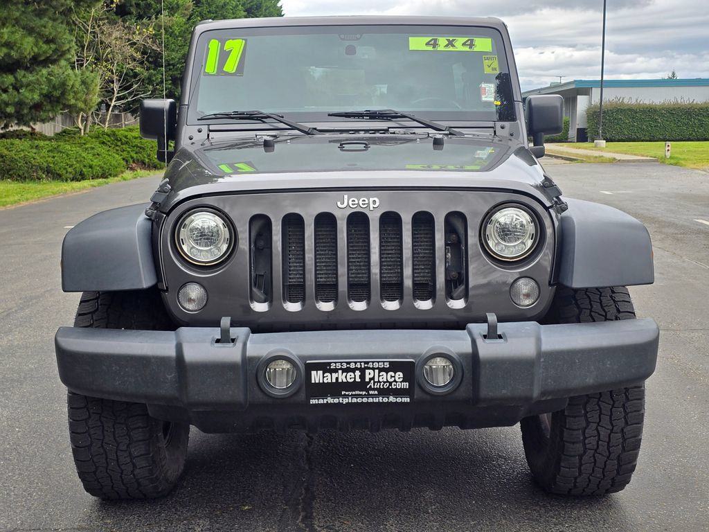 Used 2017 Jeep Wrangler Unlimited Rubicon w/ Connectivity Group AWD/4WD image 9