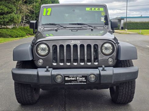 Used 2017 Jeep Wrangler Unlimited Rubicon w/ Connectivity Group AWD/4WD image 9