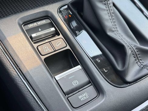 Used 2025 Honda CR-V LX image 12
