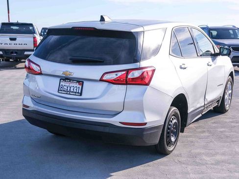 Used 2019 Chevrolet Equinox LS FWD image 4