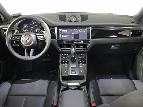 Used 2025 Porsche Macan image 19