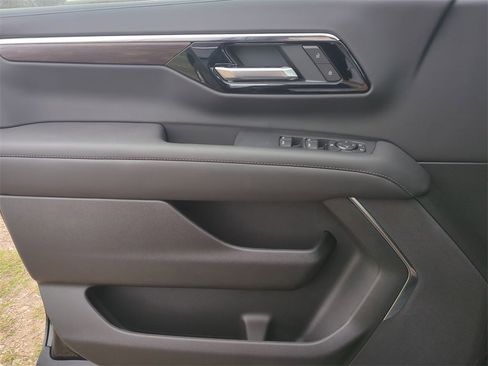 New 2026 Chevrolet Suburban LS image 22