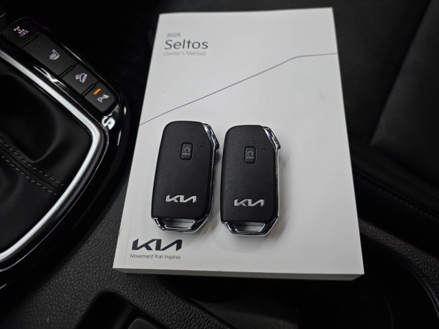 Used 2025 Kia Seltos SX AWD/4WD image 44