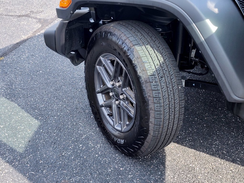 Used 2026 Jeep Wrangler Unlimited Sport AWD/4WD image 32