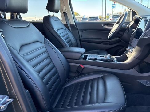 Used 2022 Ford Edge SEL w/ Convenience Package image 9