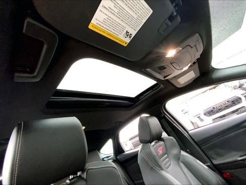 Used 2018 Ford Focus ST w/ Equipment Group 402A image 13