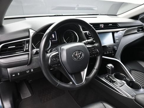 Used 2020 Toyota Camry SE w/ Convenience Package FWD image 13