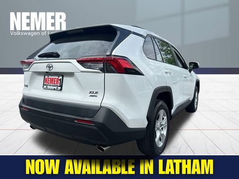 Used 2019 Toyota RAV4 XLE w/ Convenience Package AWD/4WD image 4