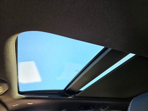 New 2026 Chrysler Pacifica Limited image 9