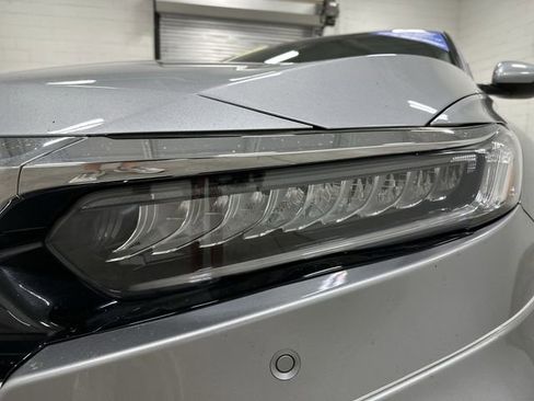 Used 2021 Honda Accord Touring image 11