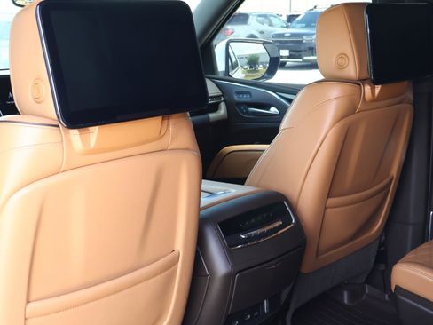 Used 2021 Cadillac Escalade Premium Luxury w/ Driver Assist Tech Package image 31