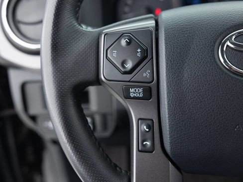 Used 2017 Toyota Tacoma SR5 image 36