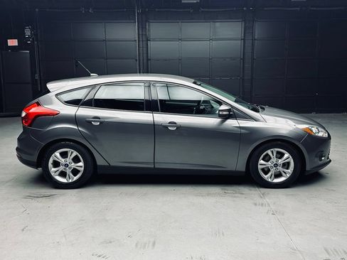 Used 2014 Ford Focus SE w/ SE Winter Package FWD image 8