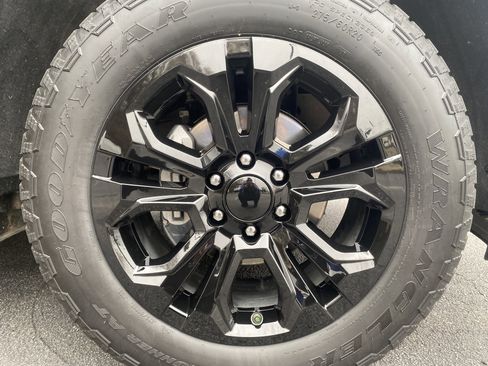 Used 2024 Chevrolet Silverado 1500 Custom image 13