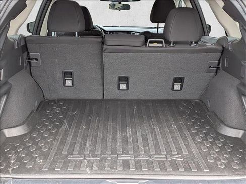 Used 2025 Subaru Outback Premium image 6