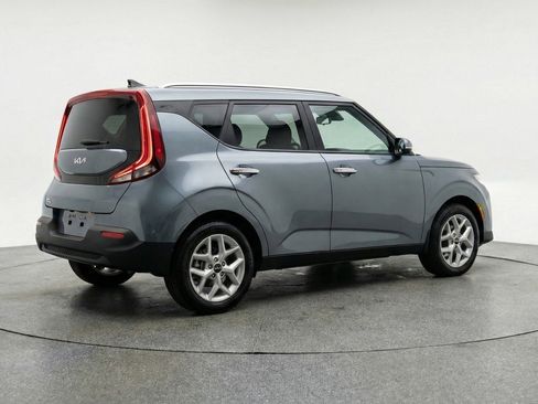 Used 2025 Kia Soul LX w/ LX Technology Package FWD image 9