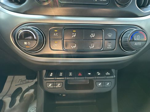 Used 2022 Chevrolet Colorado ZR2 AWD/4WD image 16