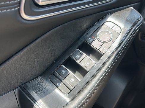 Used 2025 Nissan Rogue Platinum FWD image 11