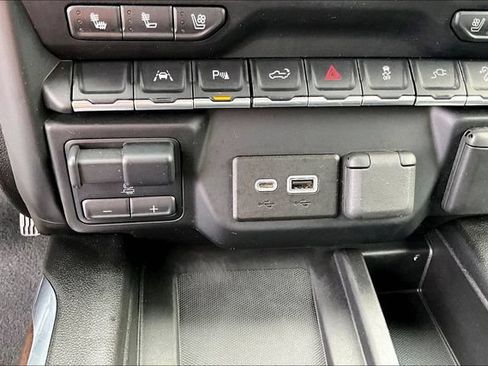 Used 2022 GMC Sierra 1500 Denali w/ Driver Alert Package II AWD/4WD image 24