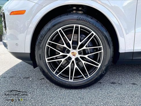 Used 2026 Porsche Cayenne AWD/4WD image 9