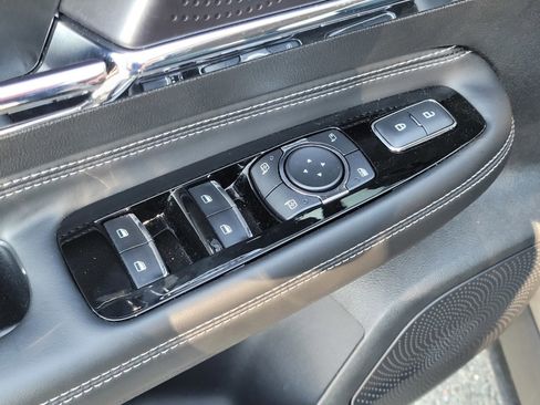 Used 2025 Lincoln Corsair FWD w/ Equipment Group 101A image 17