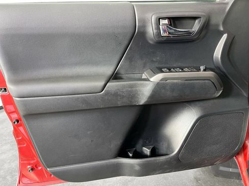 Used 2021 Toyota Tacoma TRD Sport AWD/4WD image 25