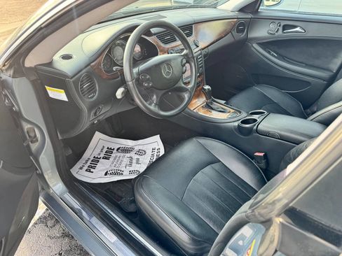 Used 2006 Mercedes-Benz CLS 500 w/ Premium Pkg image 8