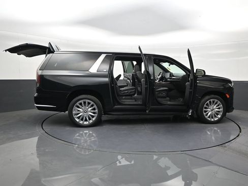 Used 2023 Cadillac Escalade ESV Premium Luxury AWD/4WD image 29
