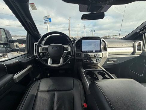 Used 2022 Ford F250 Lariat w/ Black Appearance Package image 13