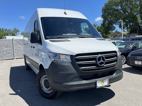 Used 2023 Mercedes-Benz Sprinter 2500 image 4