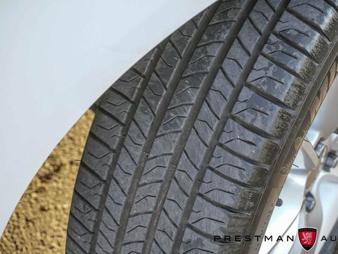 Used 2017 Dodge Grand Caravan SE image 3