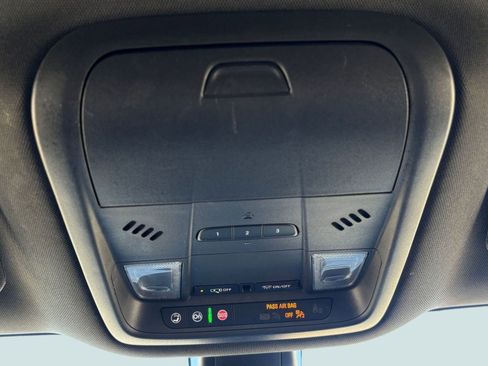 Used 2022 Buick Enclave Essence image 32