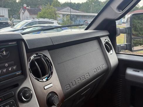 Used 2015 Ford F250 Lariat w/ Lariat Chrome Package AWD/4WD image 20
