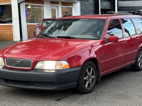 Used 1998 Volvo V70 image 1
