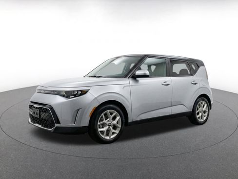 Used 2025 Kia Soul LX w/ LX Technology Package FWD image 3