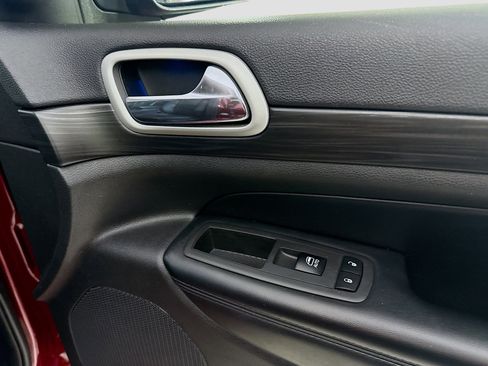 Used 2022 Jeep Grand Cherokee Laredo X image 31